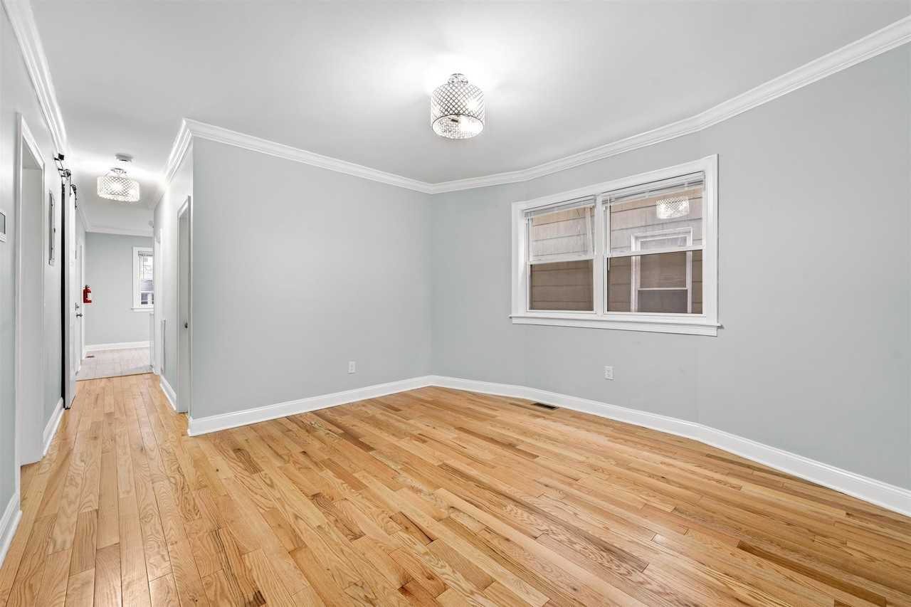 71 W 54th St #2 - Photo 4 of 12