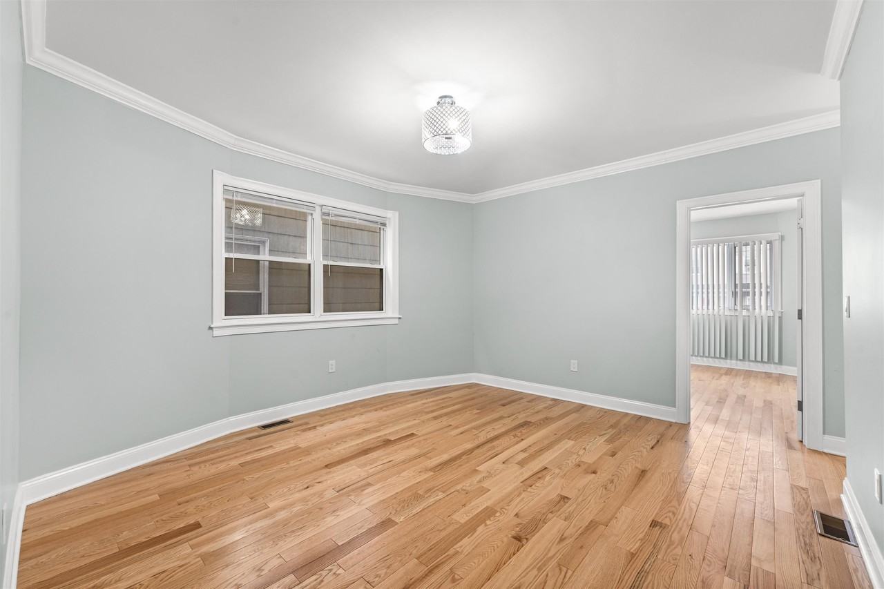 71 W 54th St #2 - Photo 5 of 12