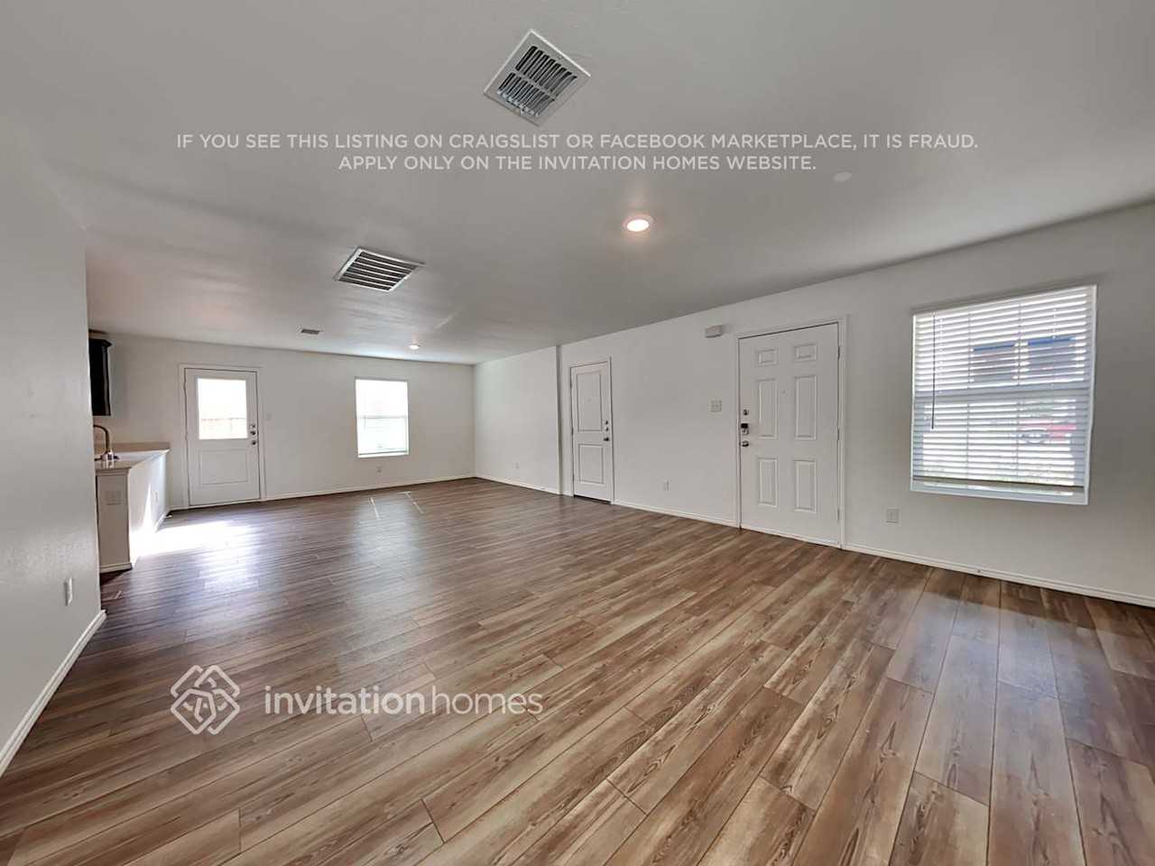 1418 Highbridge Blvd - Photo 4 of 18