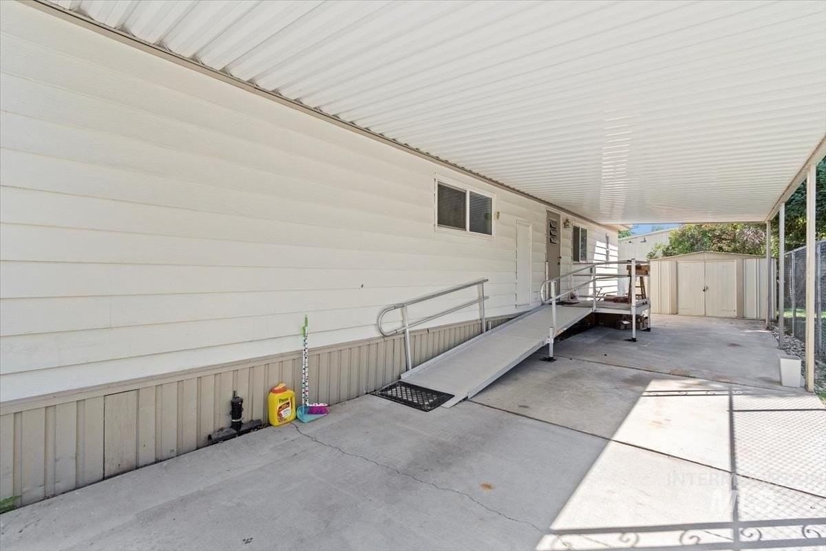 275 N Checola Cir - Photo 2 of 40