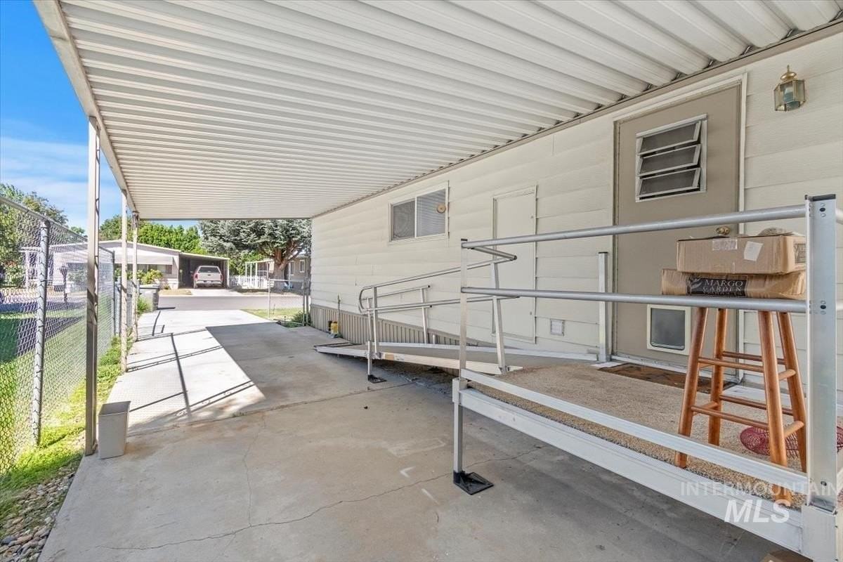 275 N Checola Cir - Photo 3 of 40