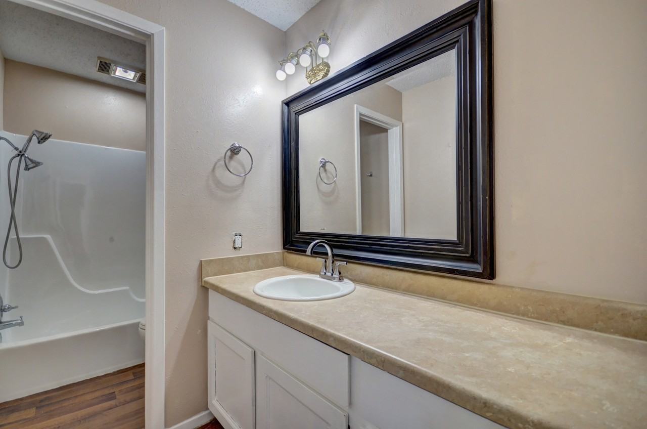 3319 Crites St - Photo 6 of 11