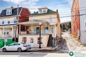 featured image of 1312 E 4th St