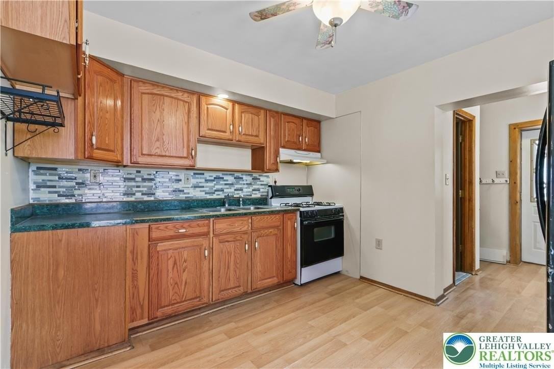 1312 E 4th St - Photo 7 of 24