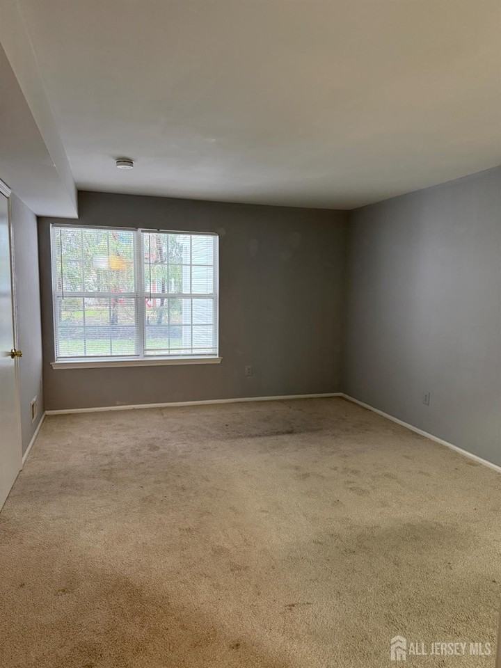 1005 Stony Brook Way - Photo 6 of 11