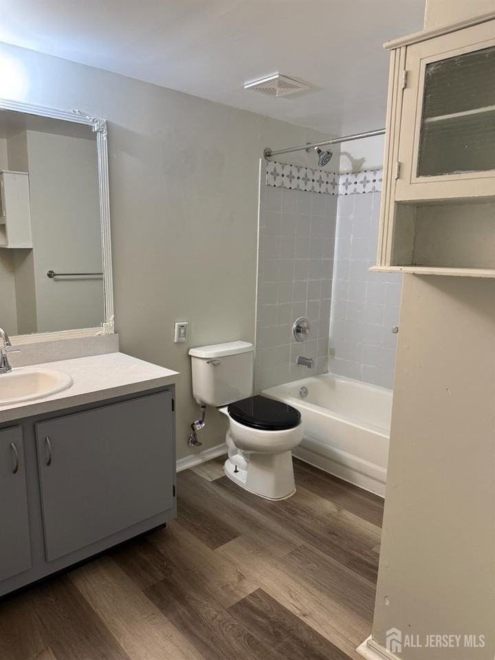 1005 Stony Brook Way - Photo 7 of 11