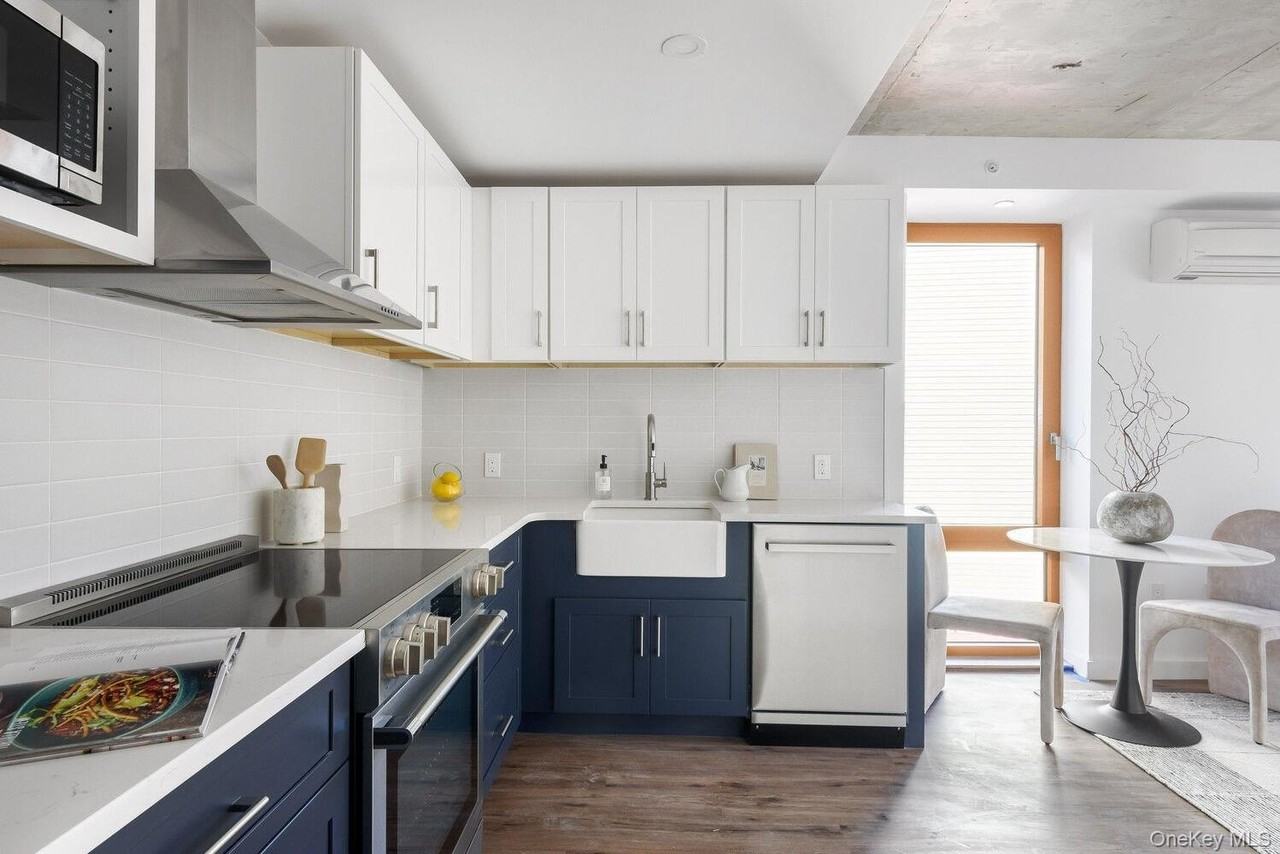 540 Graham Ave #402 - Photo 3 of 15