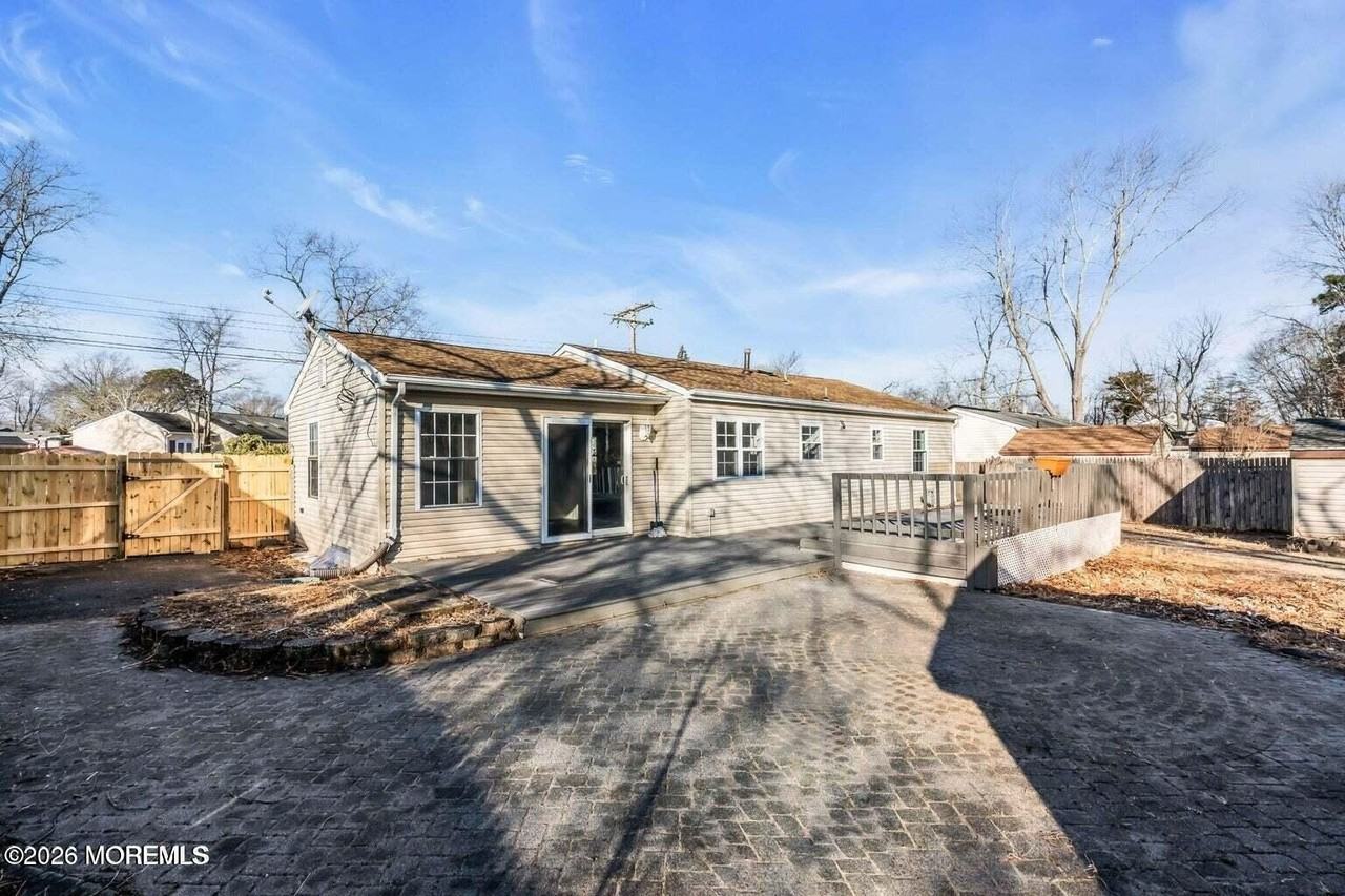 905 Harrison Rd - Photo 5 of 34