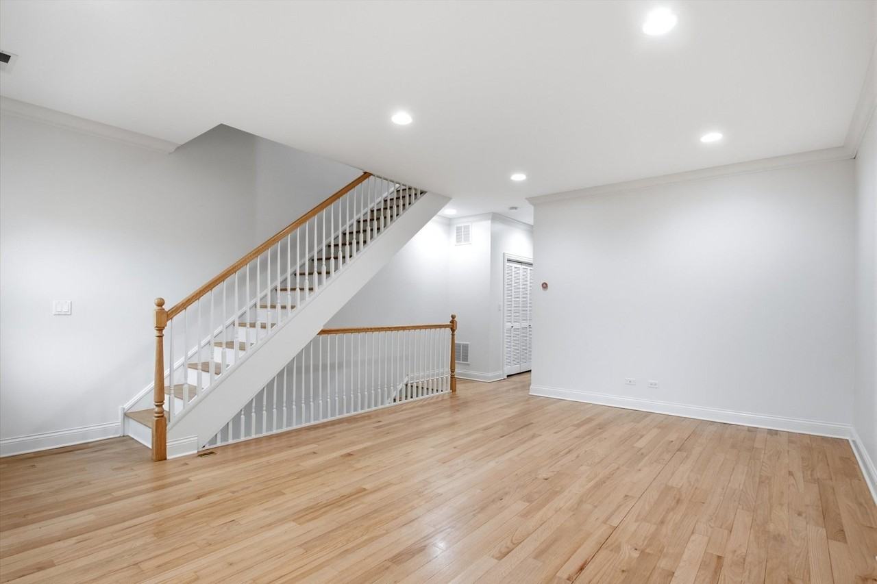 2340 W Adams St Unit 35 - Photo 2 of 23