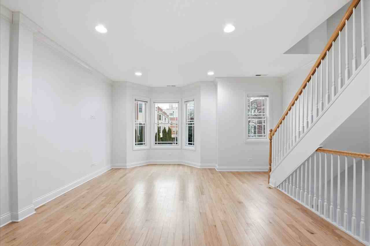 2340 W Adams St Unit 35 - Photo 4 of 23