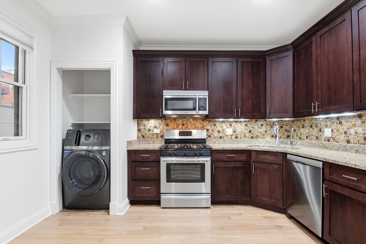 2340 W Adams St Unit 35 - Photo 5 of 23