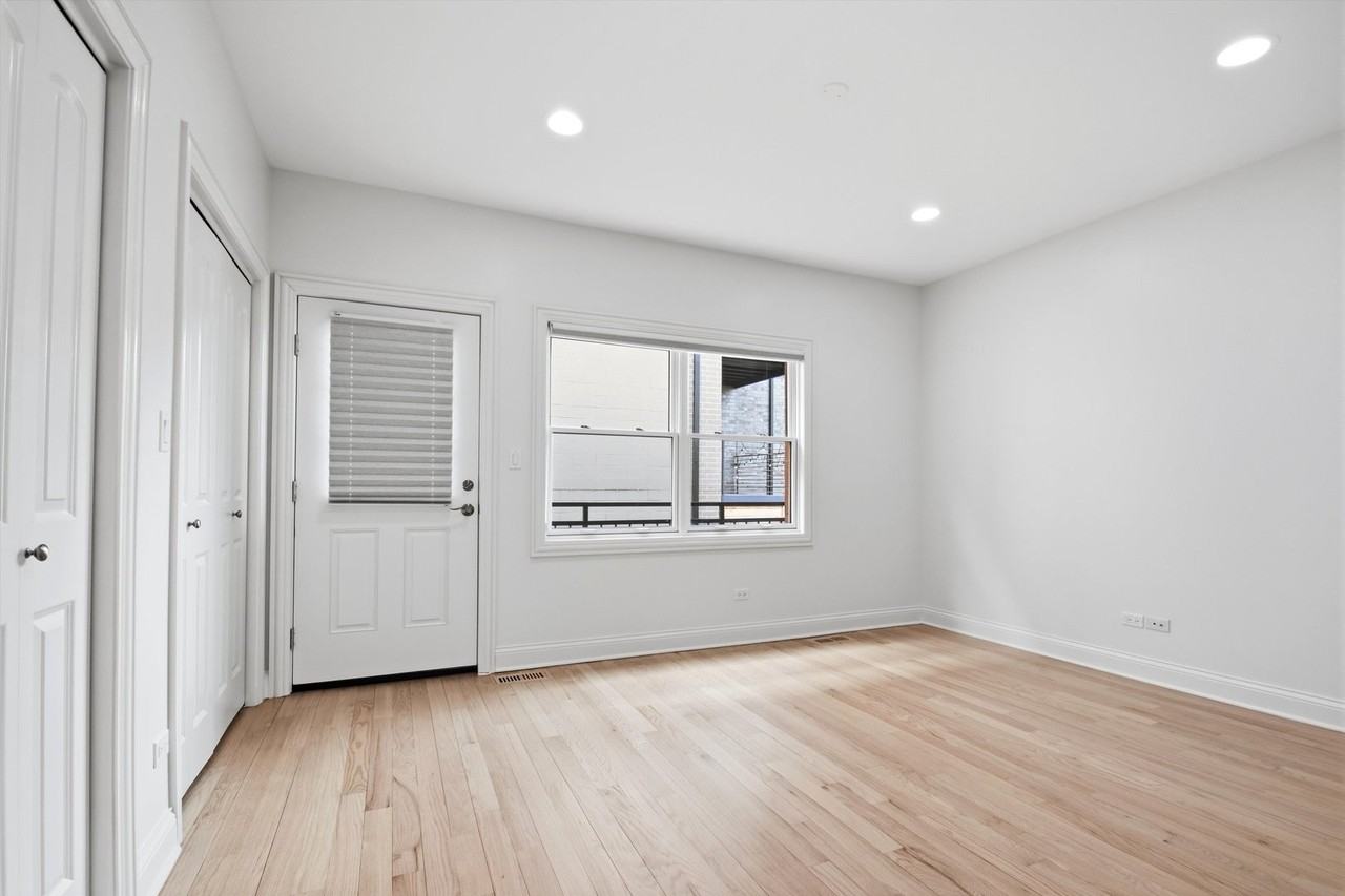 2340 W Adams St Unit 35 - Photo 7 of 23