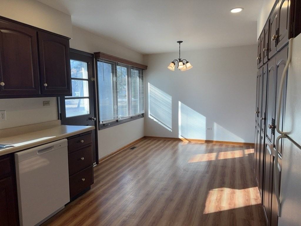 580 N State St - Photo 7 of 27