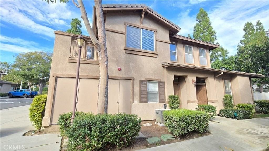 272 Woodcrest Ln - Photo 2 of 27