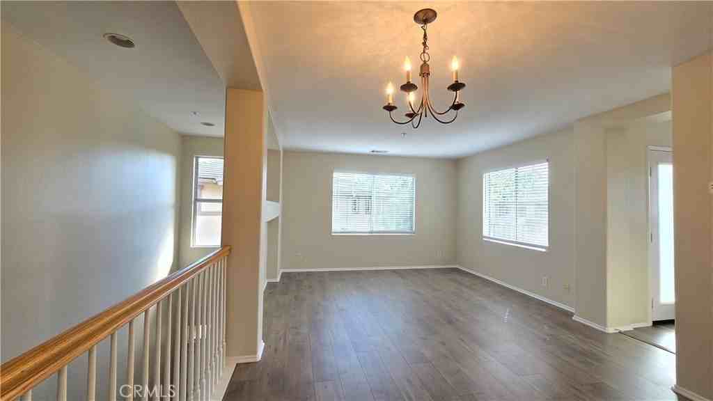 272 Woodcrest Ln - Photo 4 of 27