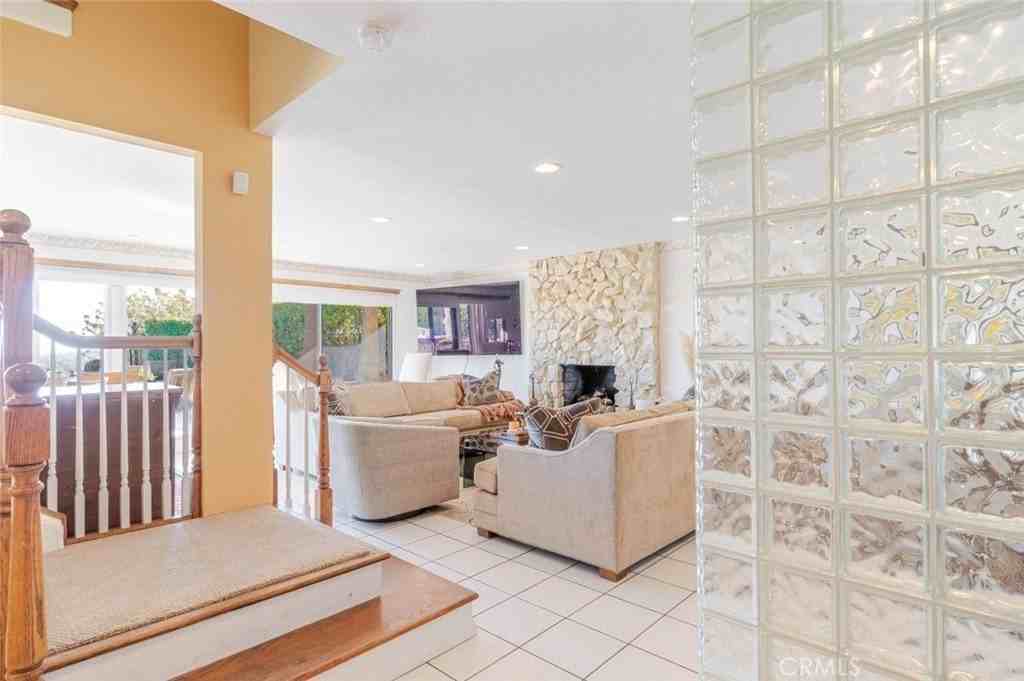 6022 Maury Ave - Photo 5 of 45