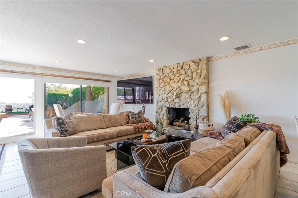 6022 Maury Ave - Photo 7 of 45