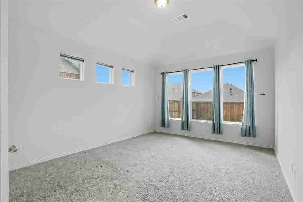 1216 Rosebay Dr - Photo 5 of 36