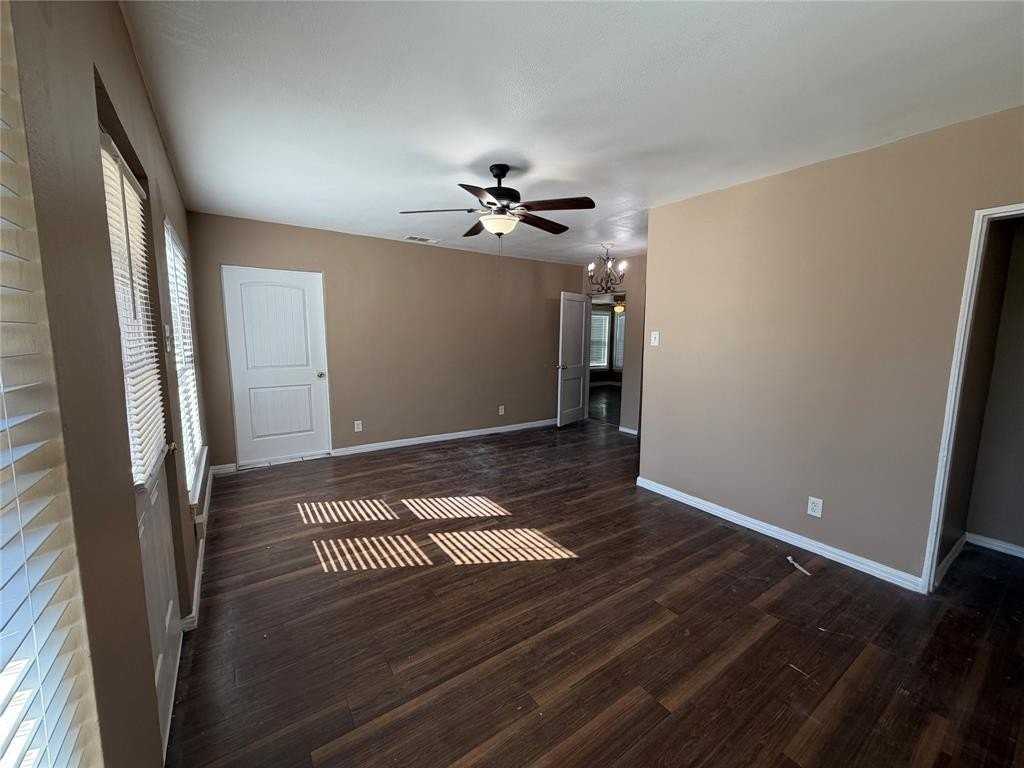 2829 Falls Dr - Photo 4 of 11