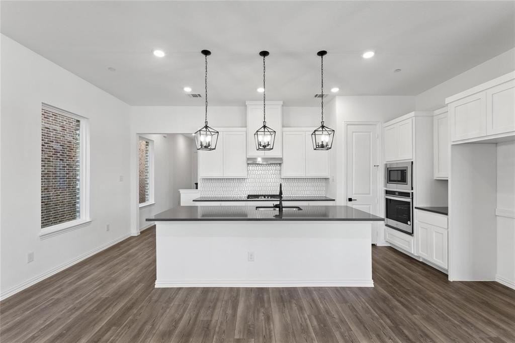 7597 Regal Ln - Photo 2 of 24