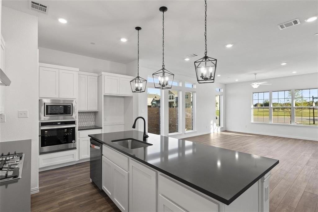 7597 Regal Ln - Photo 6 of 24