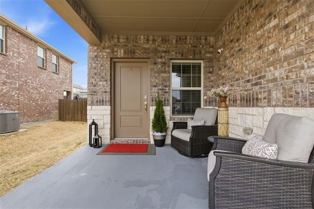 807 Cormorant St - Photo 2 of 33