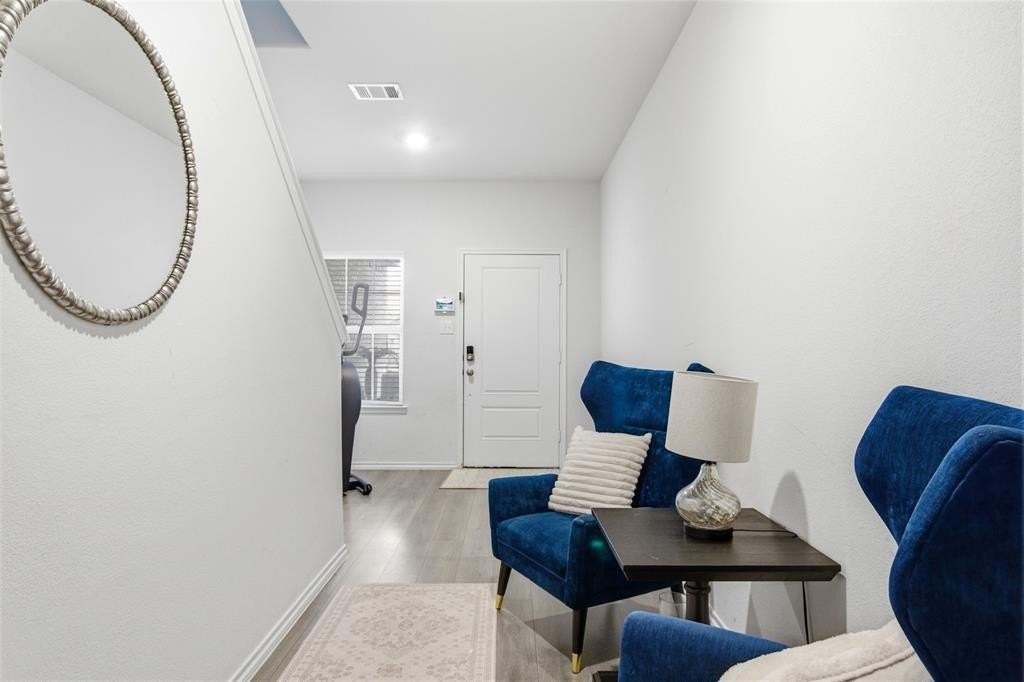 807 Cormorant St - Photo 3 of 33