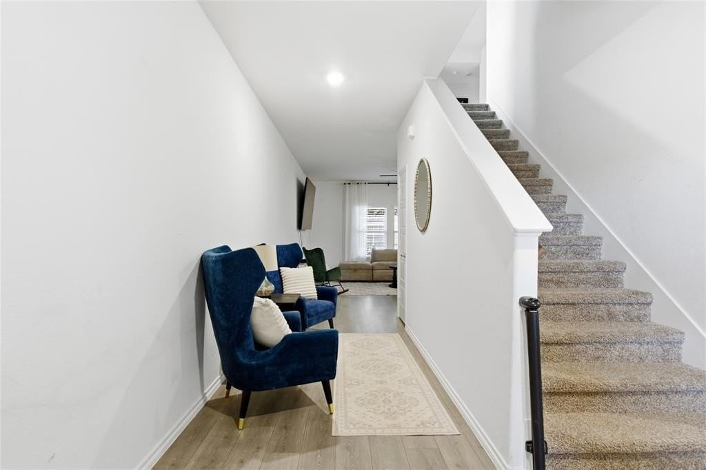 807 Cormorant St - Photo 4 of 33