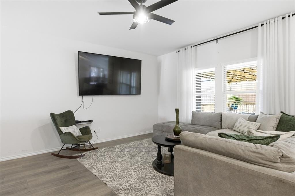 807 Cormorant St - Photo 6 of 33