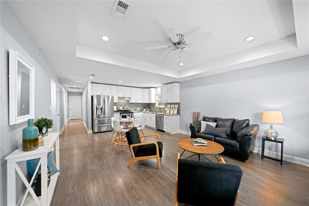 1228 Jones St - Photo 4 of 21