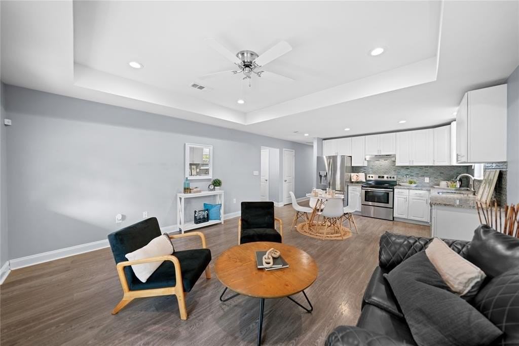 1228 Jones St - Photo 5 of 21