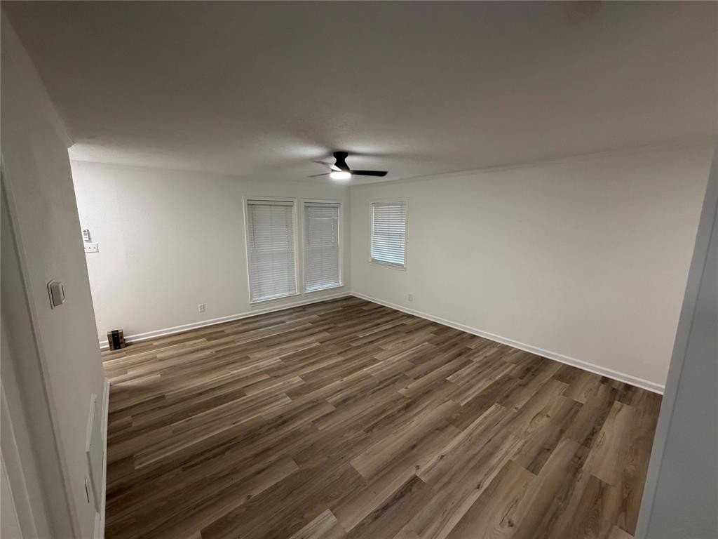 5441 Wales Ave - Photo 3 of 12