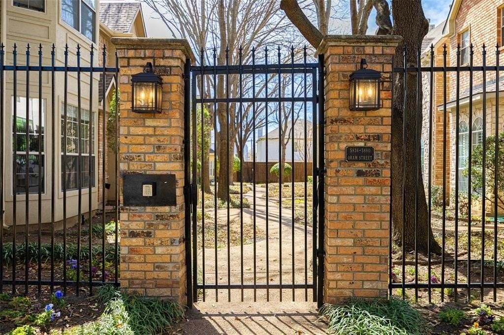 5856 Oram St - Photo 2 of 29