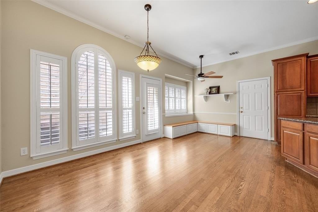 5856 Oram St - Photo 4 of 29