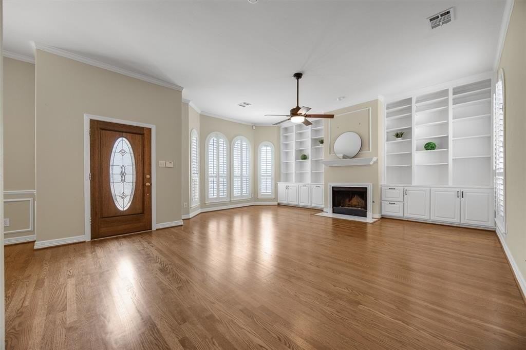 5856 Oram St - Photo 5 of 29