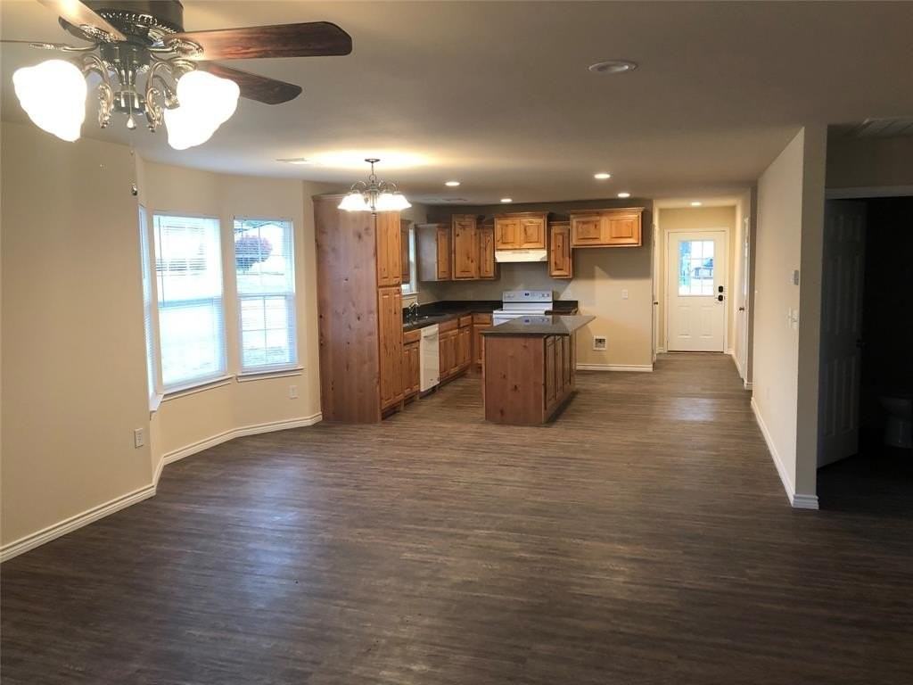 315 Water St - Photo 2 of 9