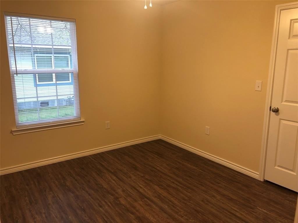 315 Water St - Photo 7 of 9