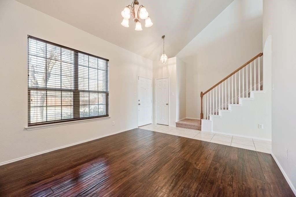 817 Kentucky Derby Ln - Photo 3 of 22