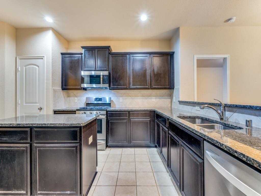 1117 Lake Meadow Ln - Photo 5 of 19