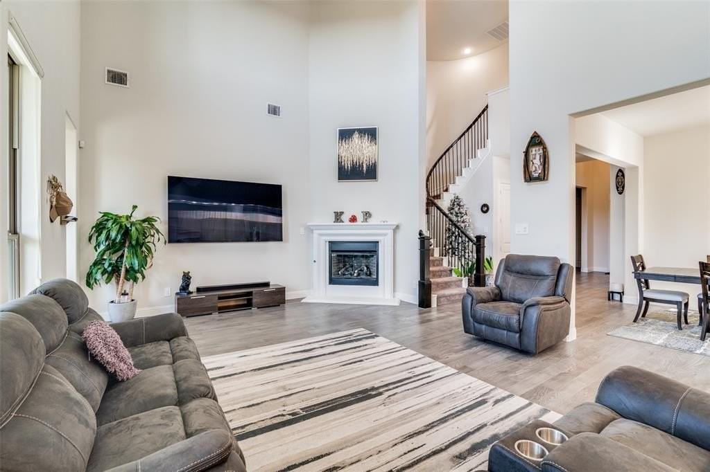 3513 Ridgecross Dr - Photo 3 of 12