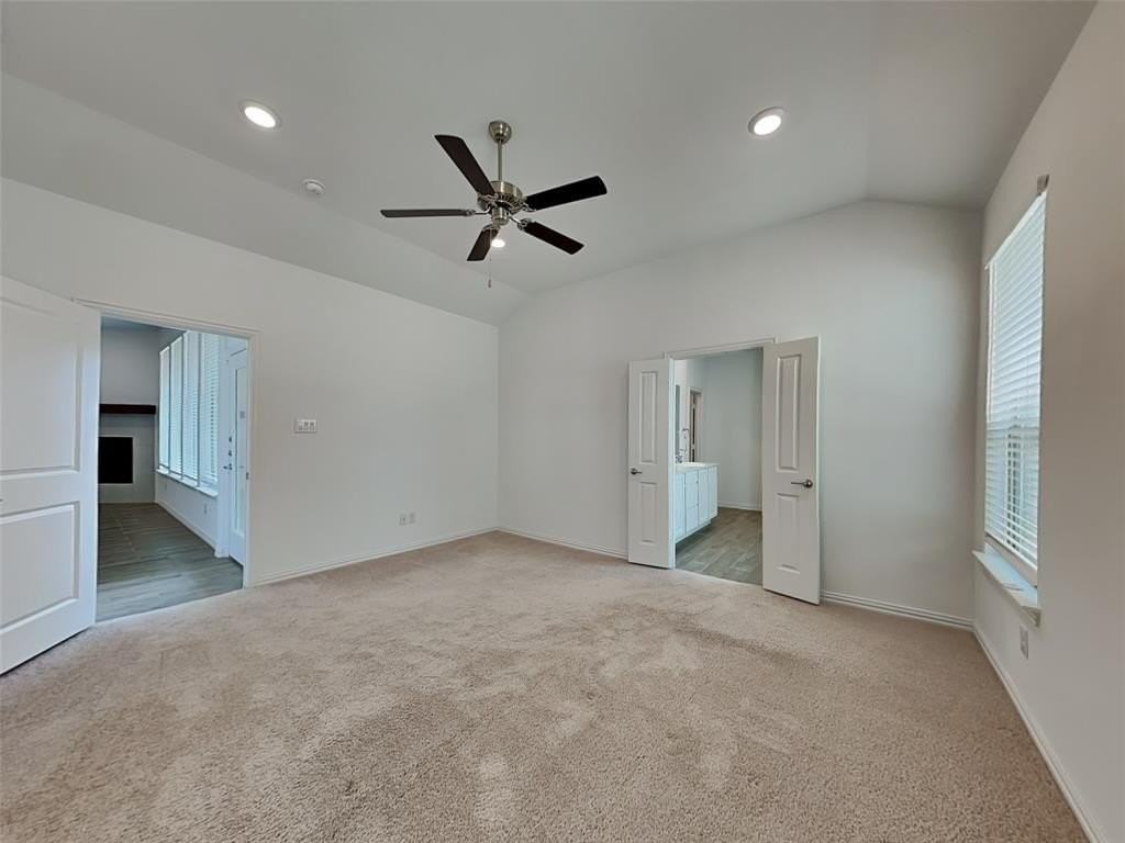 1812 Roadrunner Dr - Photo 4 of 15