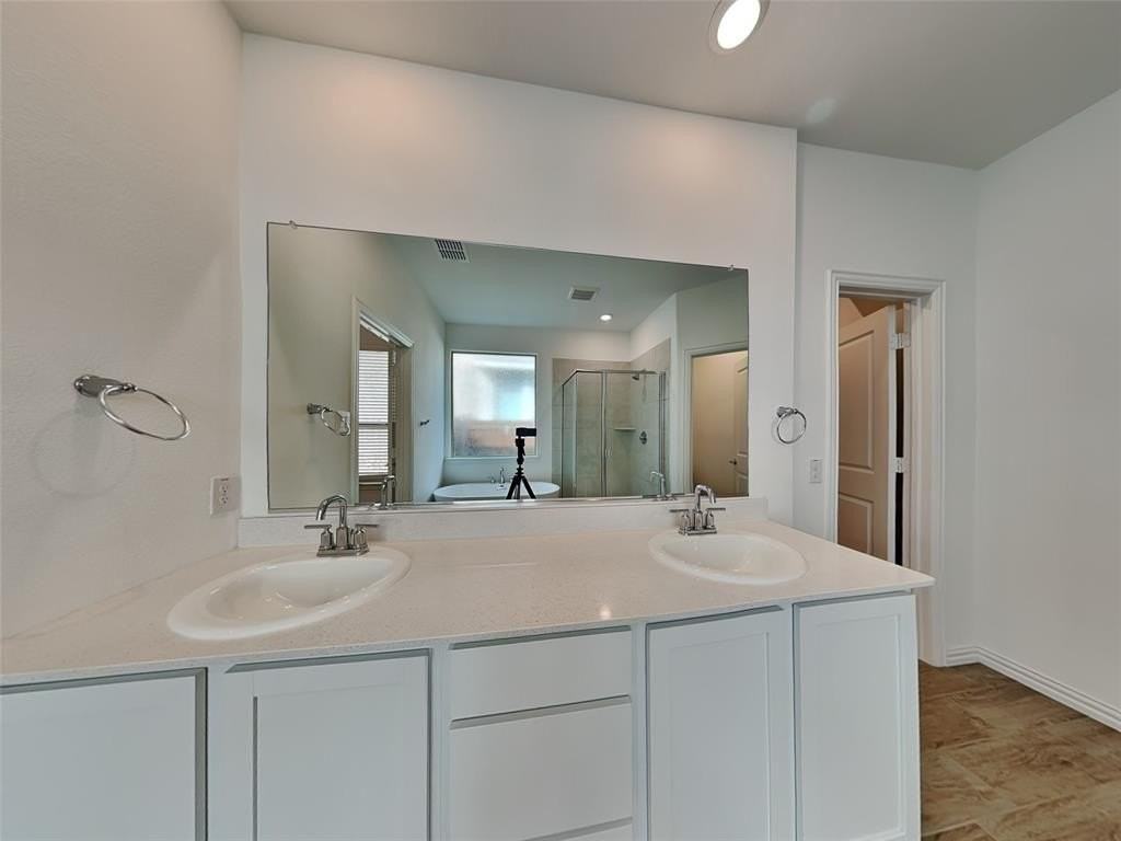 1812 Roadrunner Dr - Photo 6 of 15