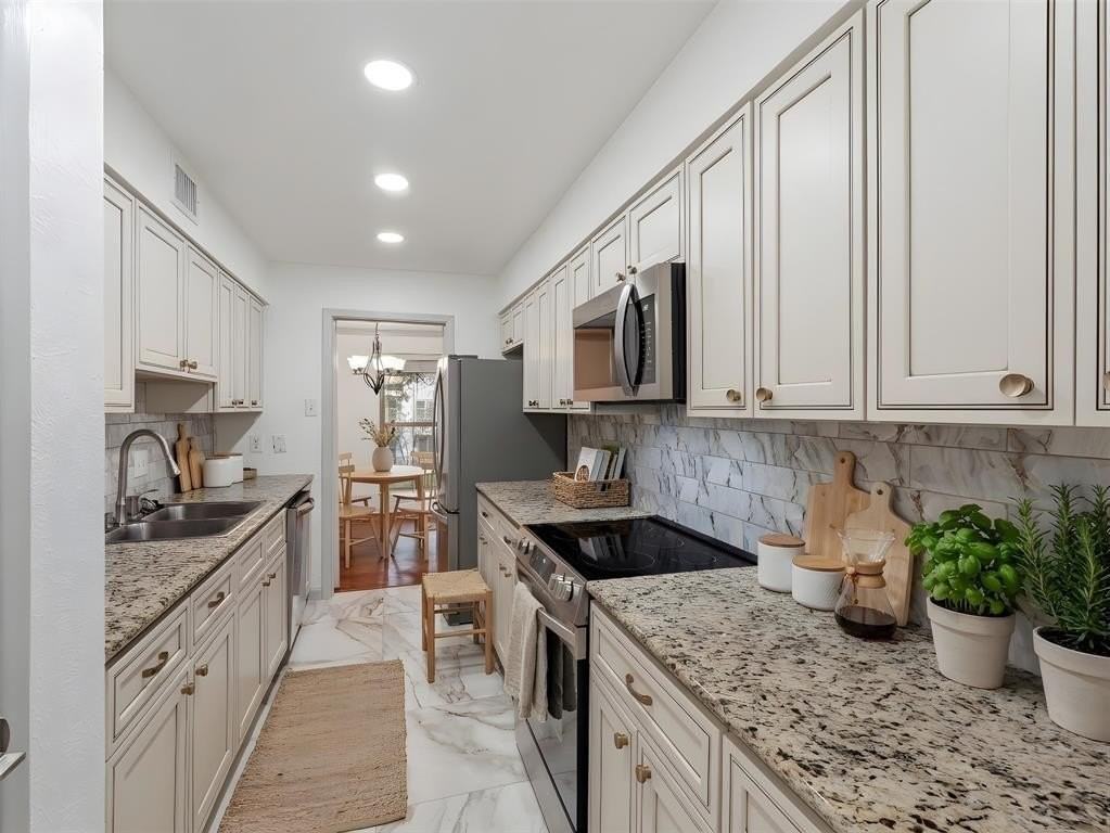 6036 Birchbrook Dr #226 - Photo 4 of 23