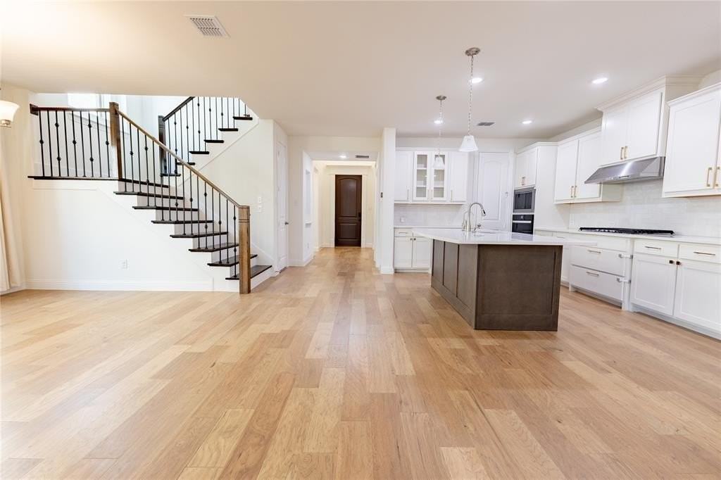 3141 Tiara Dr - Photo 6 of 40