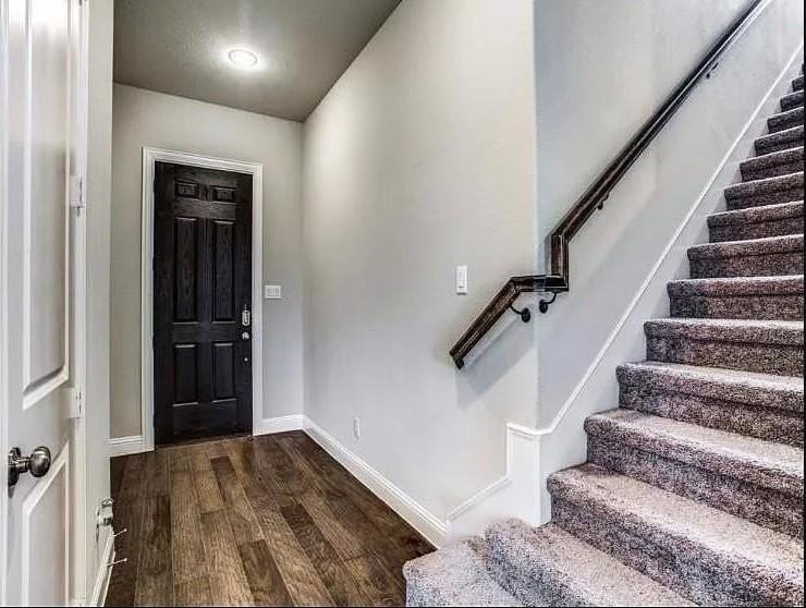 4548 El Paso Dr - Photo 5 of 32