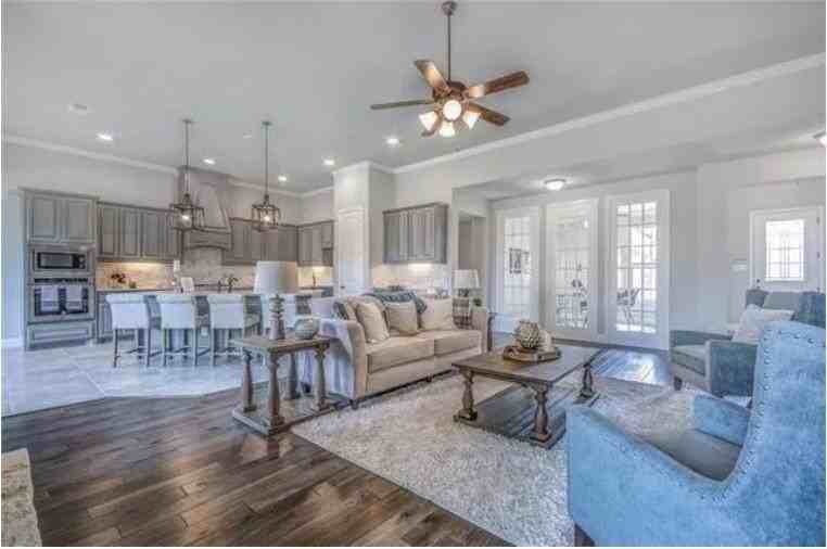 1017 Merion Dr - Photo 5 of 38