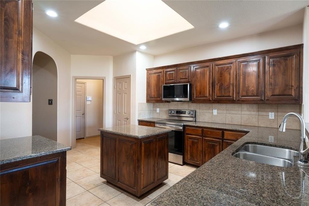 3224 Stonecrop Trl - Photo 3 of 15