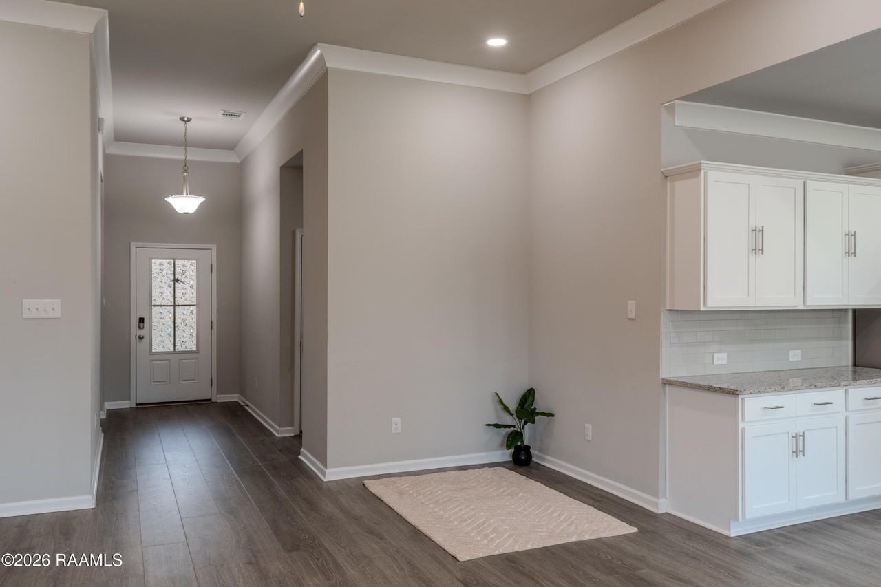 119 Deer Lake Ln - Photo 3 of 24