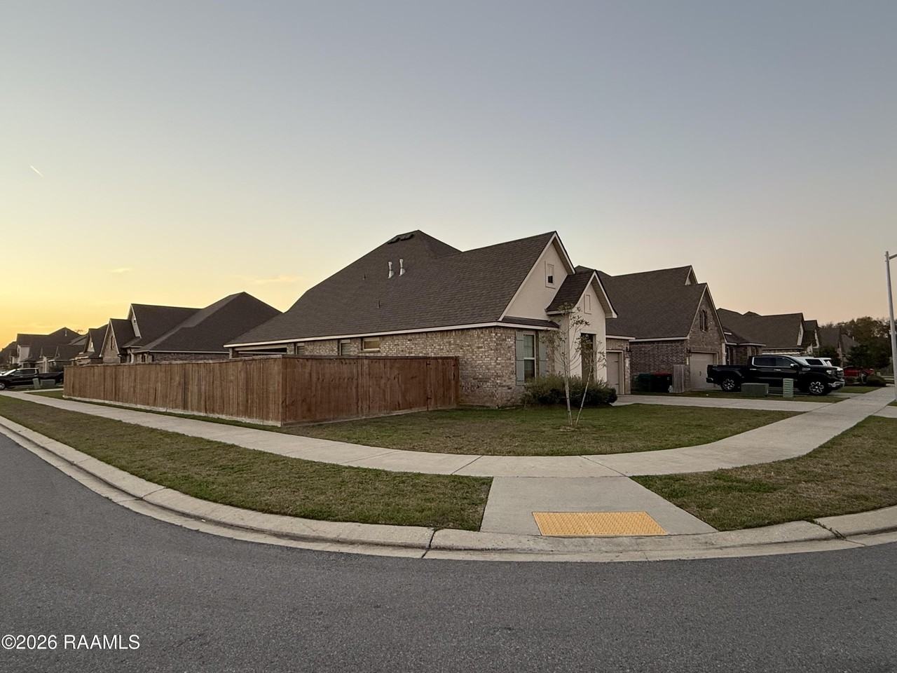 401 Eastwood Dr - Photo 2 of 41