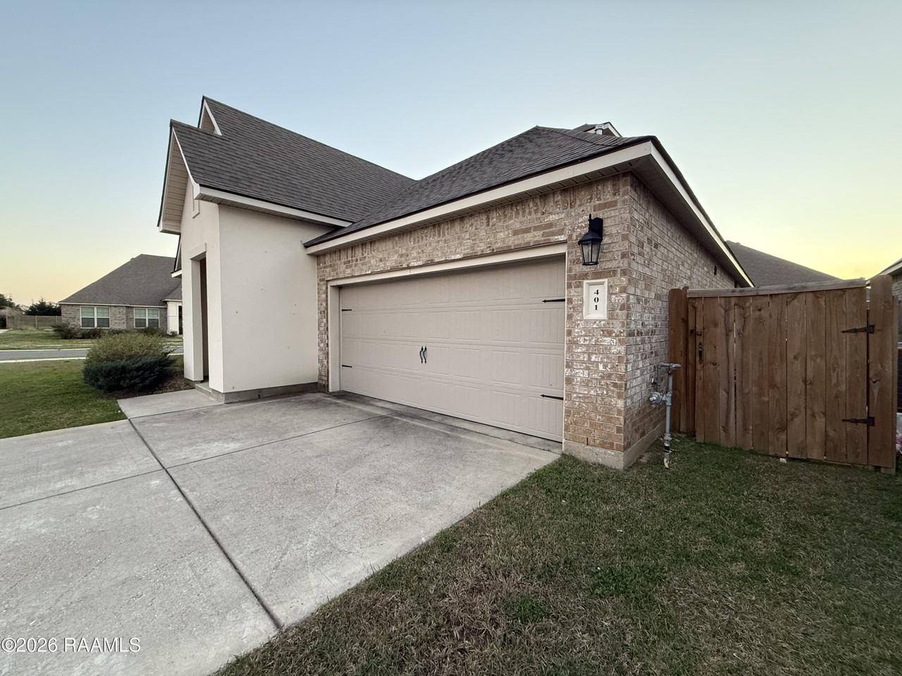 401 Eastwood Dr - Photo 3 of 41